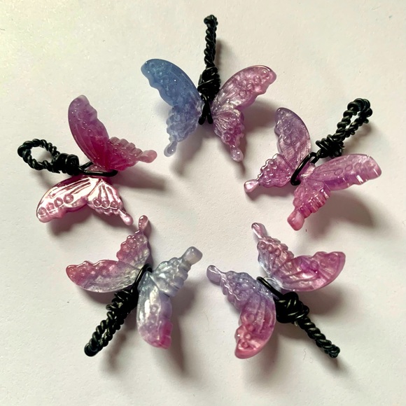Ombré Butterfly Necklace - Picture 1 of 4